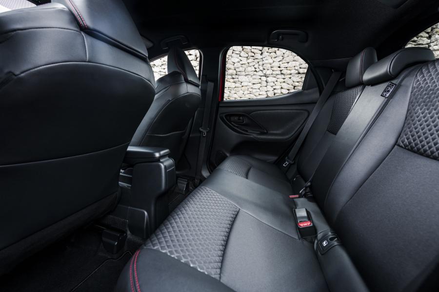 Интерьер Toyota Yaris Hybrid 2020 года  (WW) (фото 56 из 111)